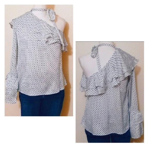 plumberry Tops - SALE💖Flirty Ruffled One Sleeve Choker Style Top